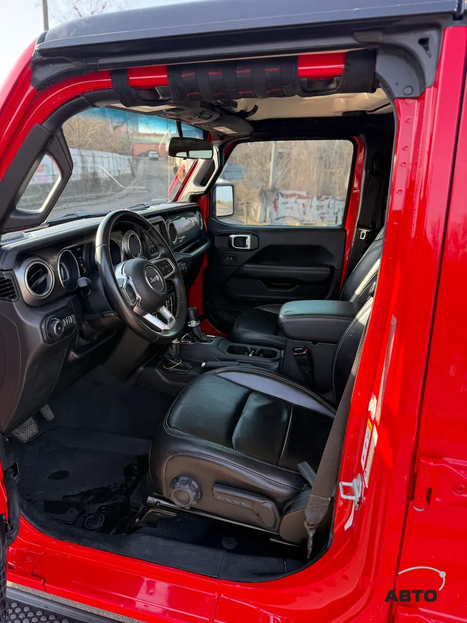 Jeep Wrangler - фото 8