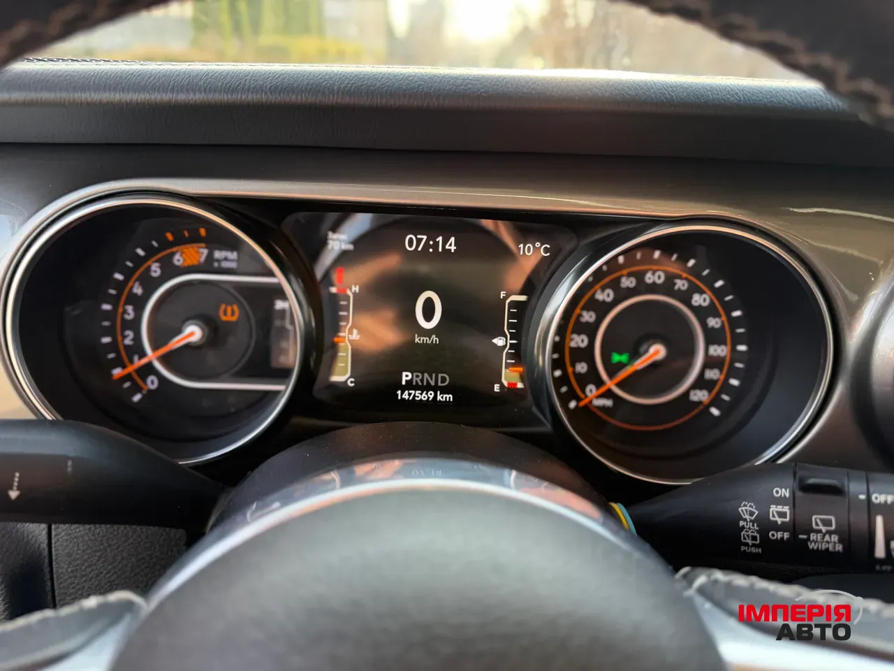 Jeep Wrangler - фото 12