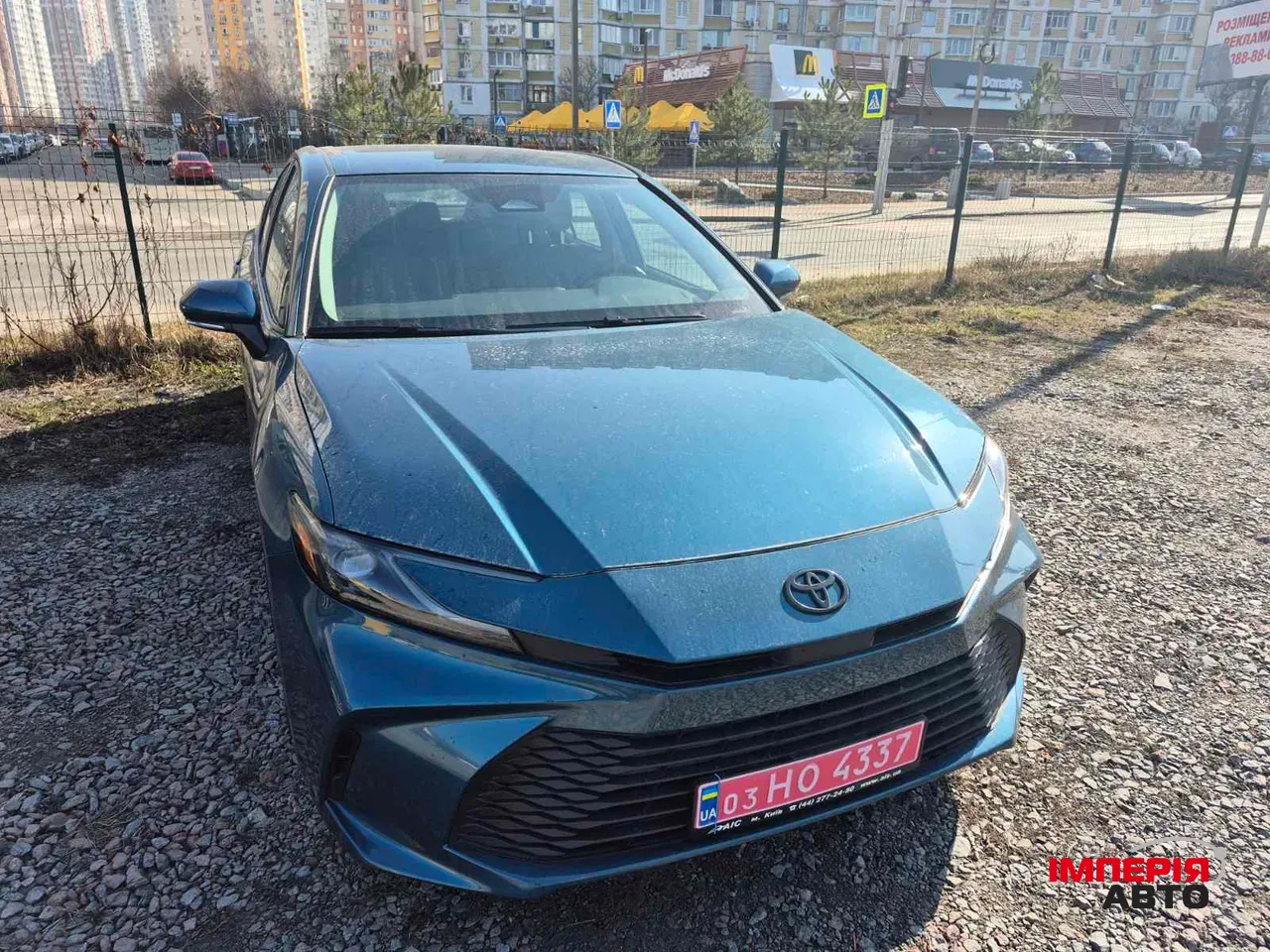 Toyota Camry - фото 1