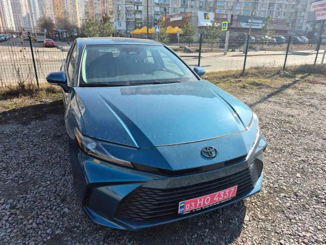 Toyota Camry - фото 1
