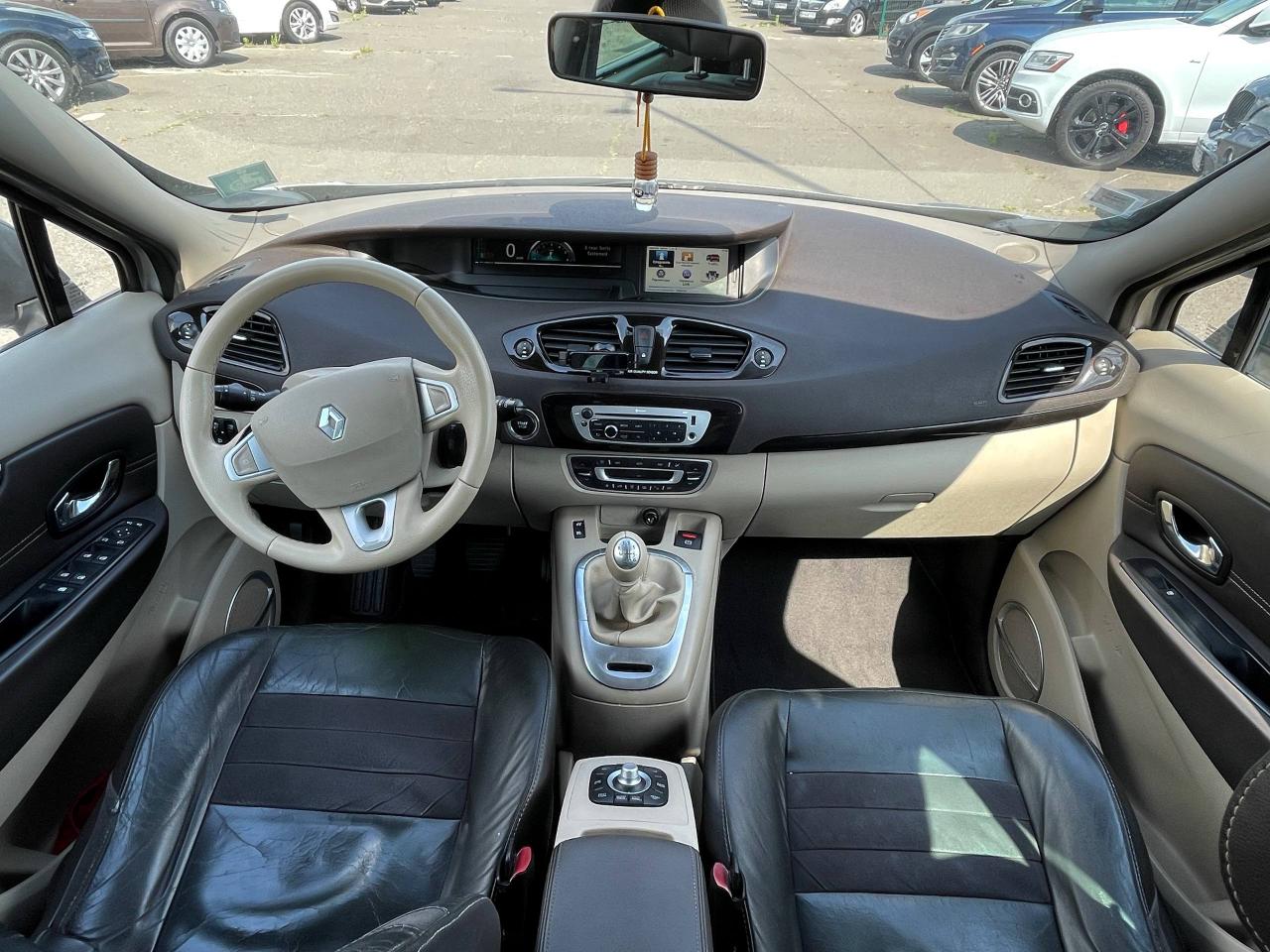 Renault Scenic - фото 12