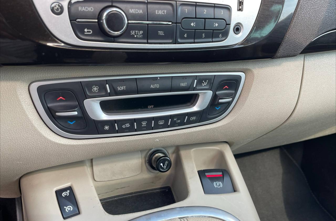 Renault Scenic - фото 8