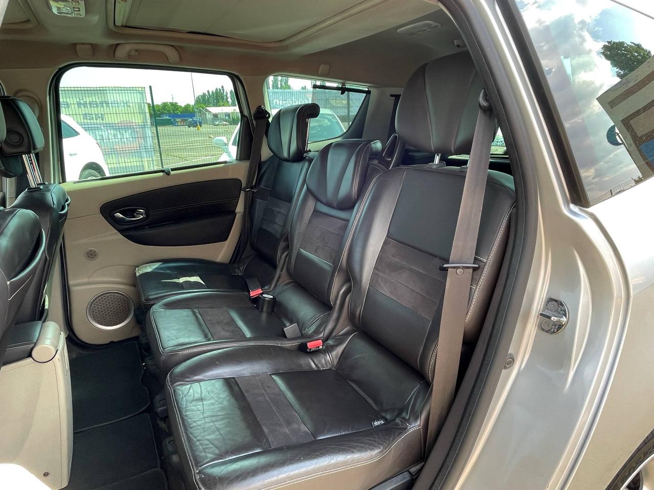 Renault Scenic - фото 11