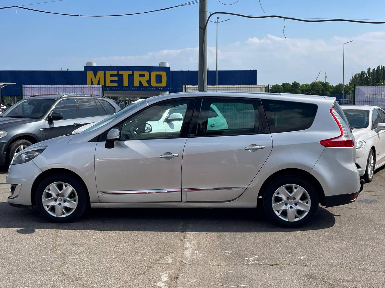 Renault Scenic - фото 3