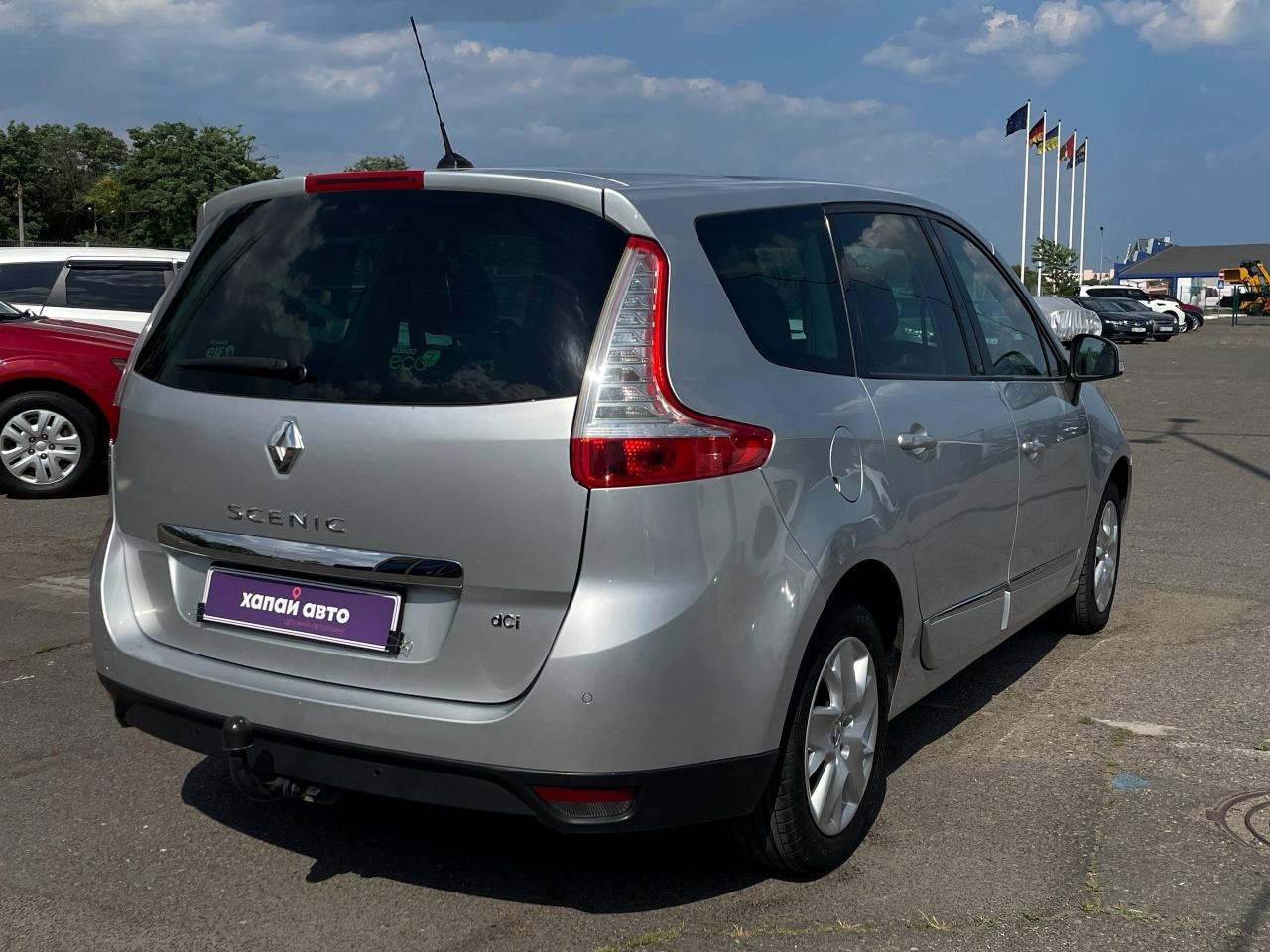 Renault Scenic - фото 18