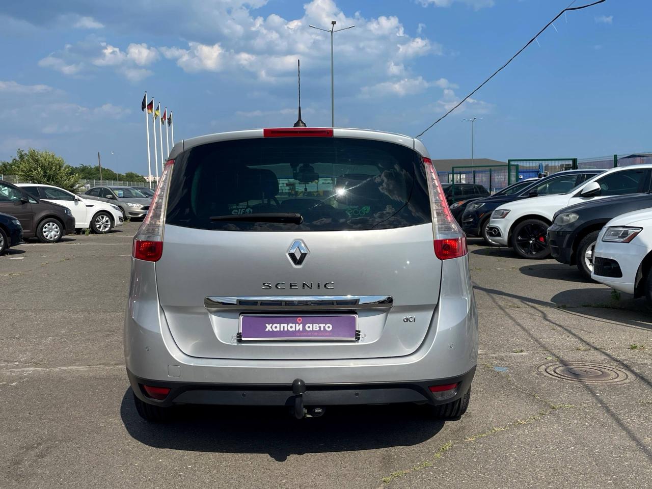 Renault Scenic - фото 16
