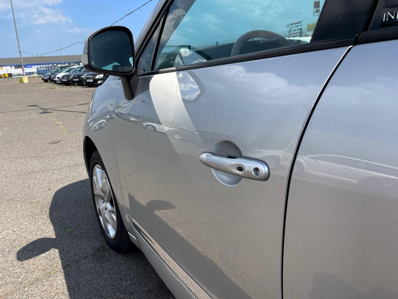 Renault Scenic - фото 9