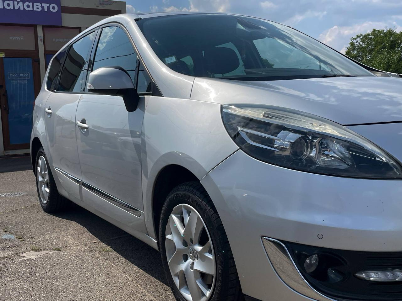 Renault Scenic - фото 2