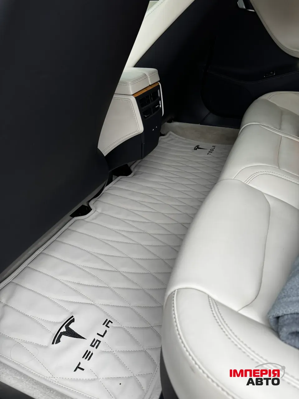 Tesla Model S - фото 12