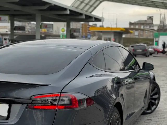 Tesla Model S - фото 5