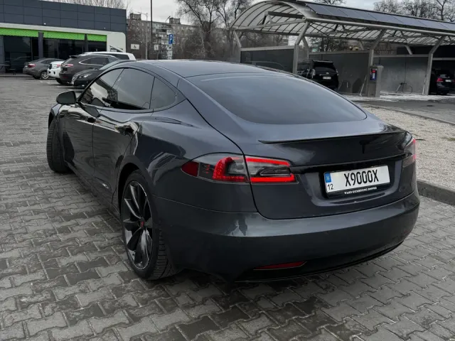 Tesla Model S - фото 4