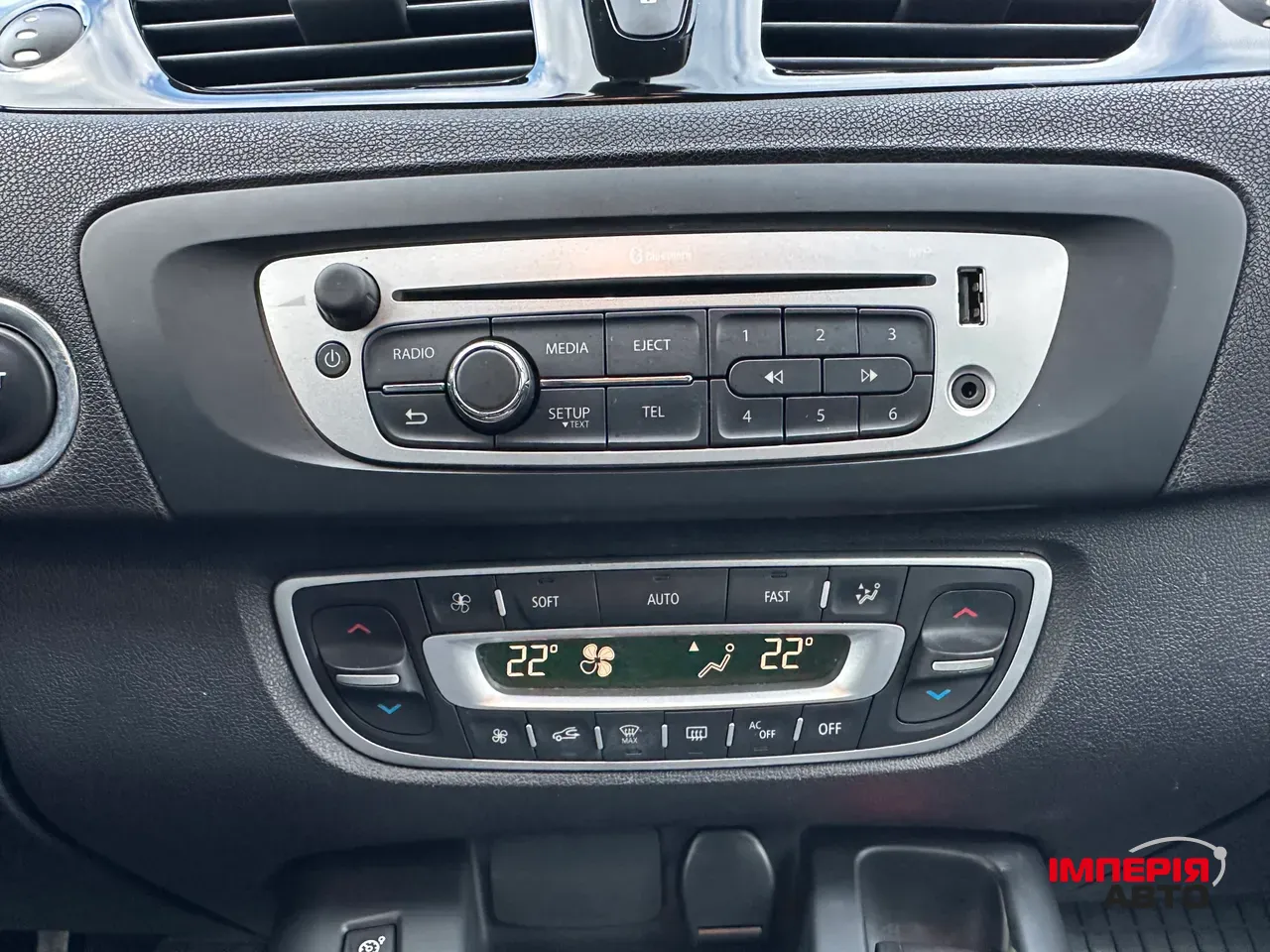 Renault Scenic - фото 8