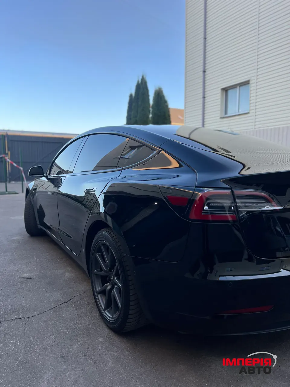 Tesla Model 3 - фото 10