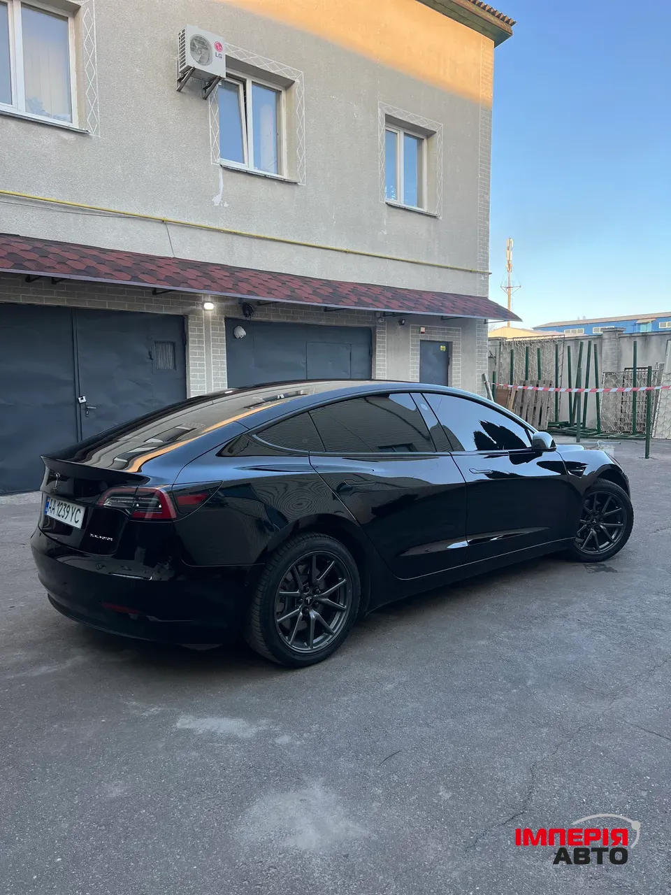 Tesla Model 3 - фото 6