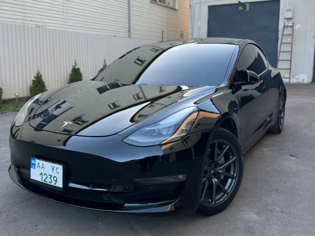 Tesla Model 3 - фото 1