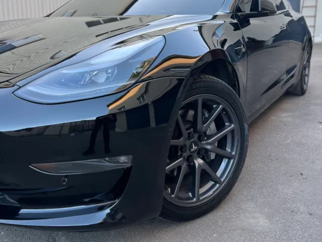Tesla Model 3 - фото 2
