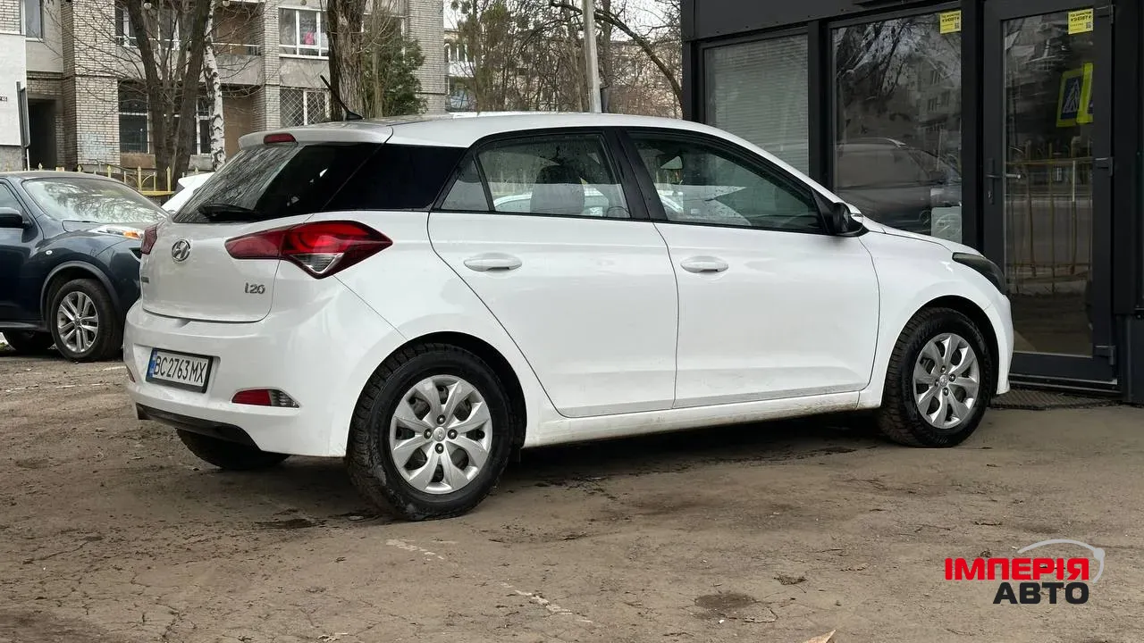 Hyundai i20 - фото 8