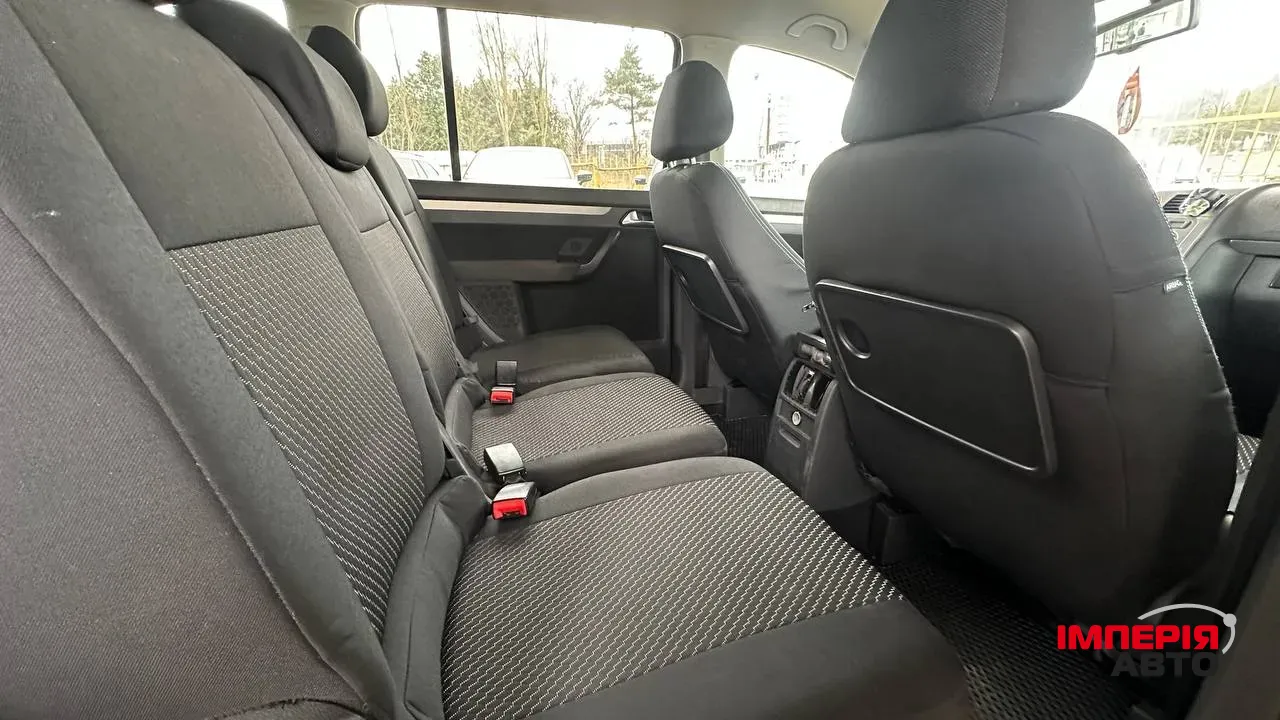 Volkswagen Touran - фото 4