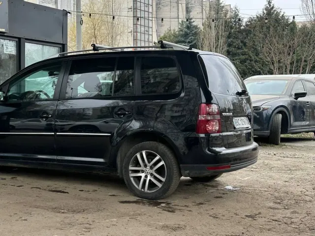 Volkswagen Touran - фото 5