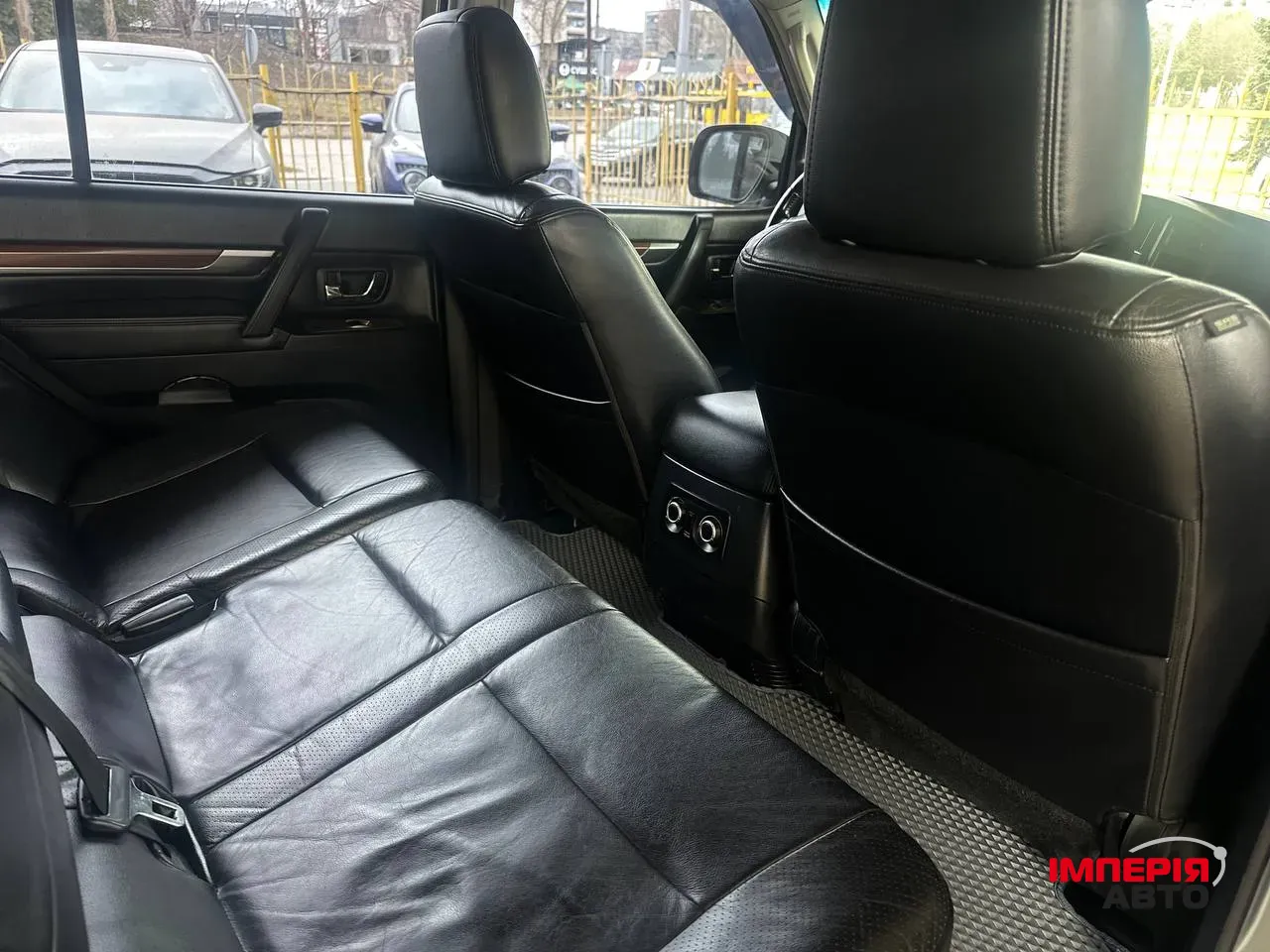 Mitsubishi Pajero - фото 8