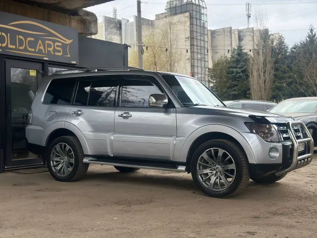 Mitsubishi Pajero - фото 4