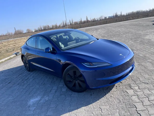 Tesla Model 3 - фото 1
