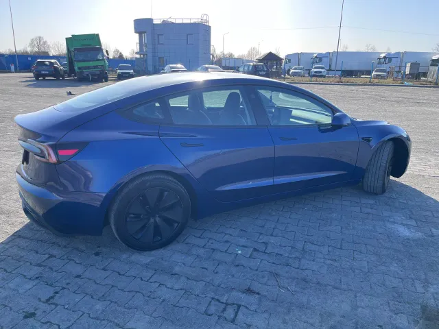 Tesla Model 3 - фото 4