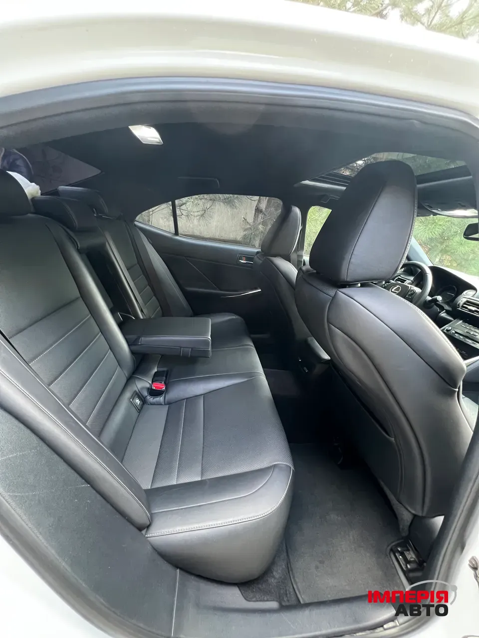 Lexus IS - фото 12