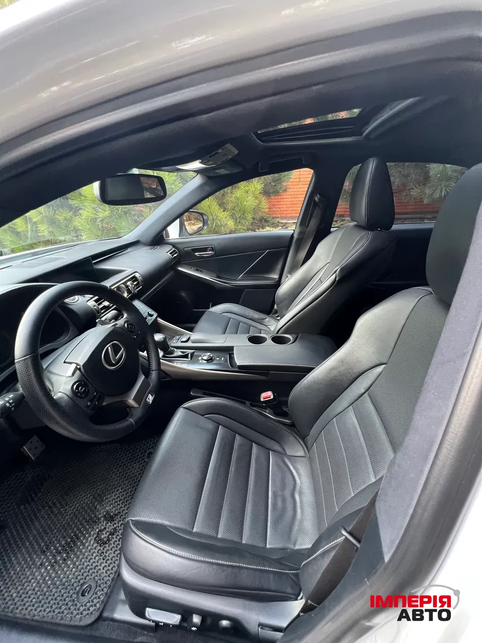 Lexus IS - фото 10