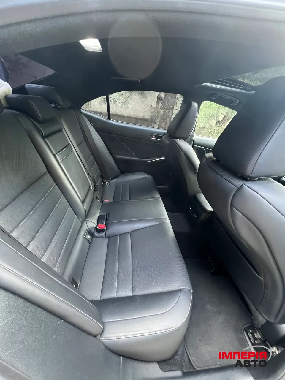 Lexus IS - фото 11