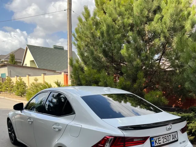 Lexus IS - фото 4