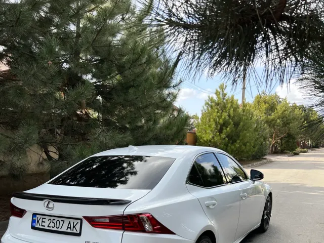 Lexus IS - фото 5