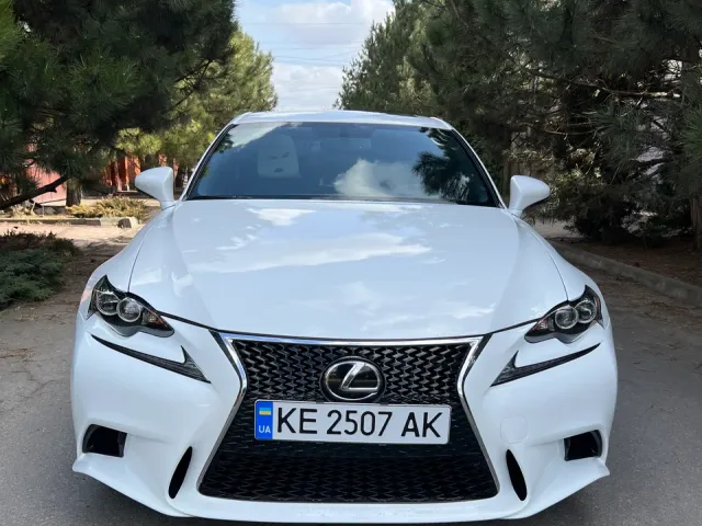Lexus IS - фото 1