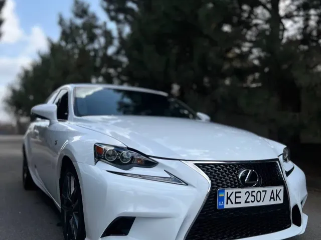 Lexus IS - фото 2