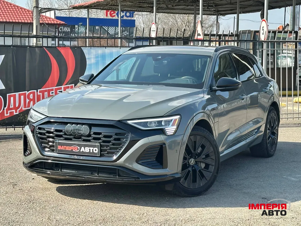 Audi Q8 e-tron - фото 1