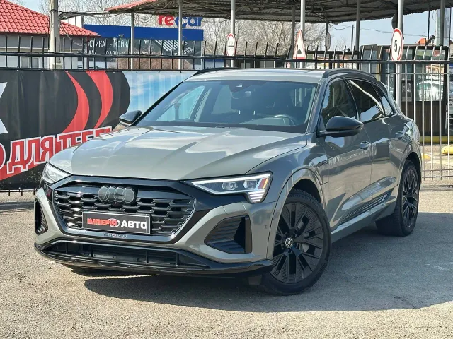 Audi Q8 e-tron - фото 1