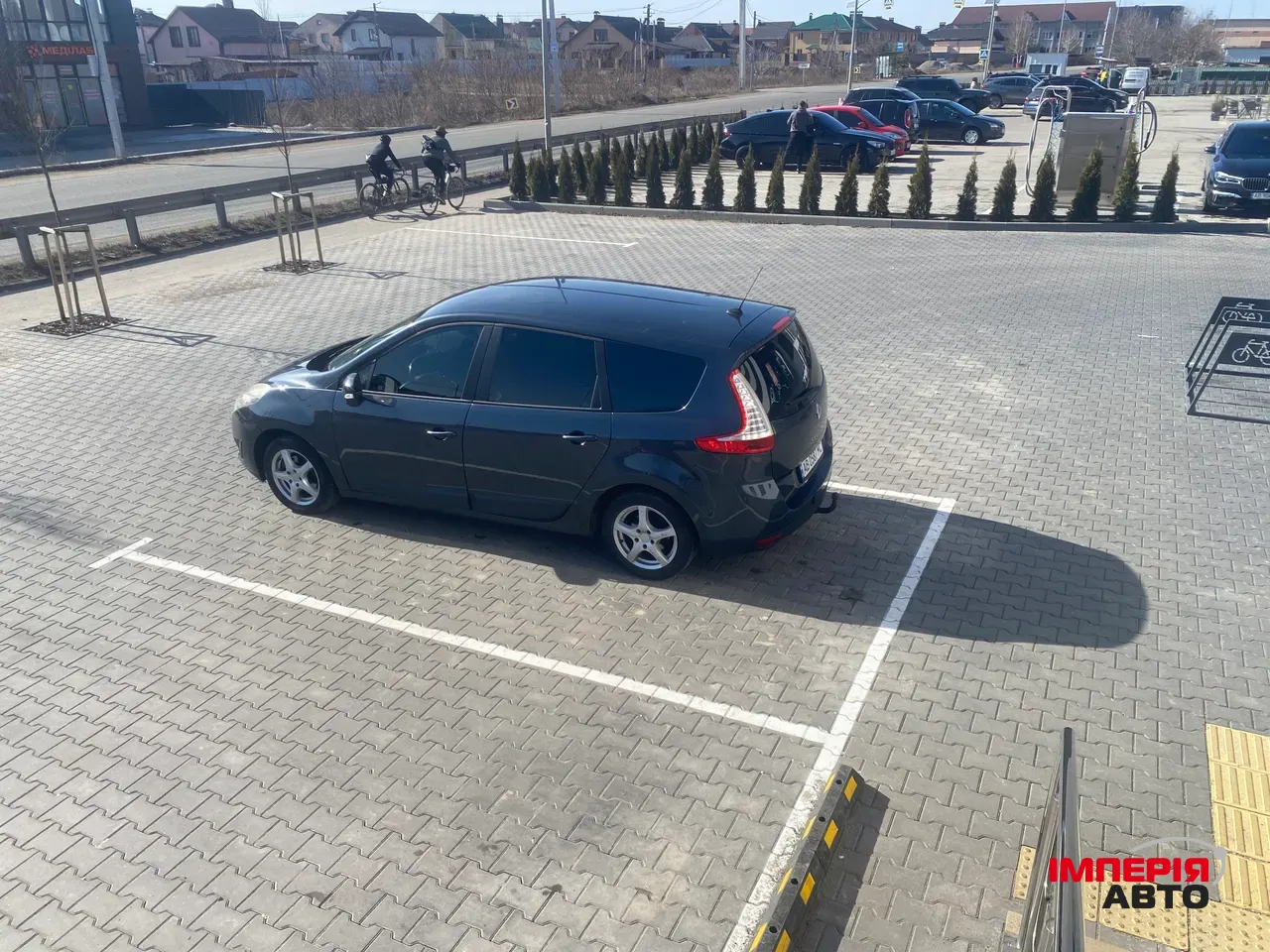 Renault Scenic - фото 11
