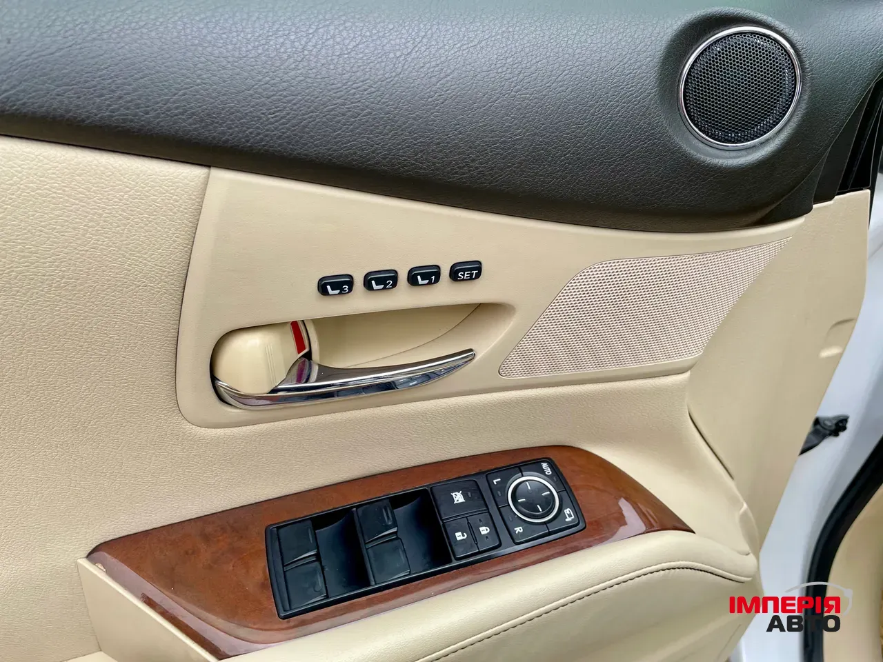 Lexus RX - фото 18