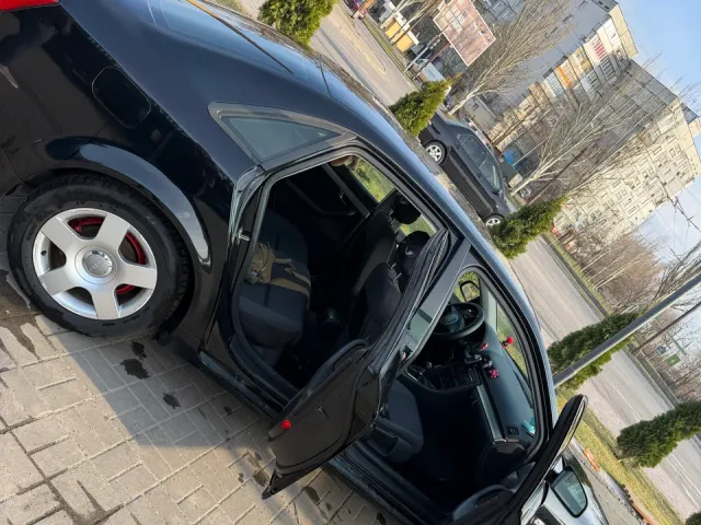 Audi A4 - фото 4