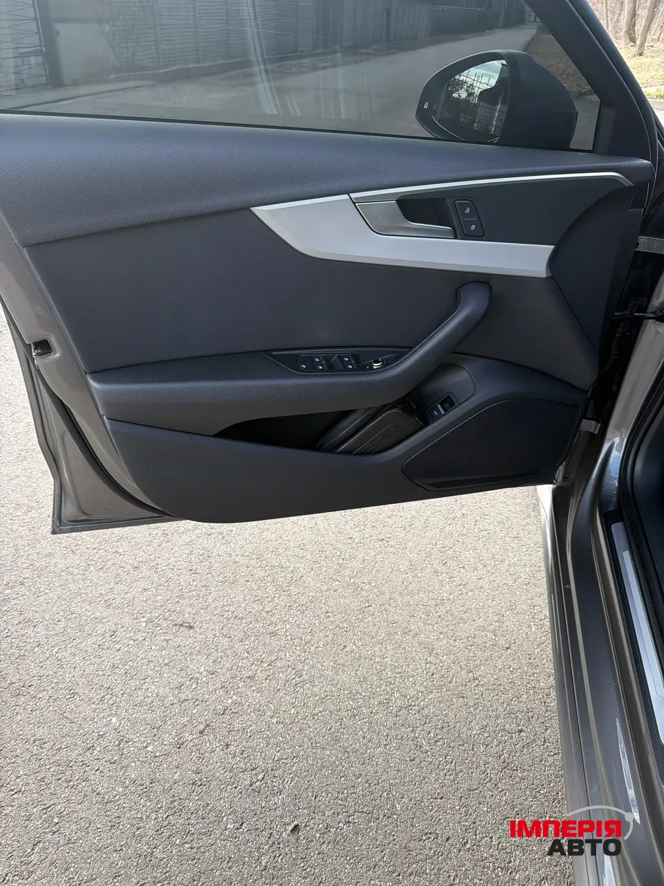 Audi A4 - фото 8