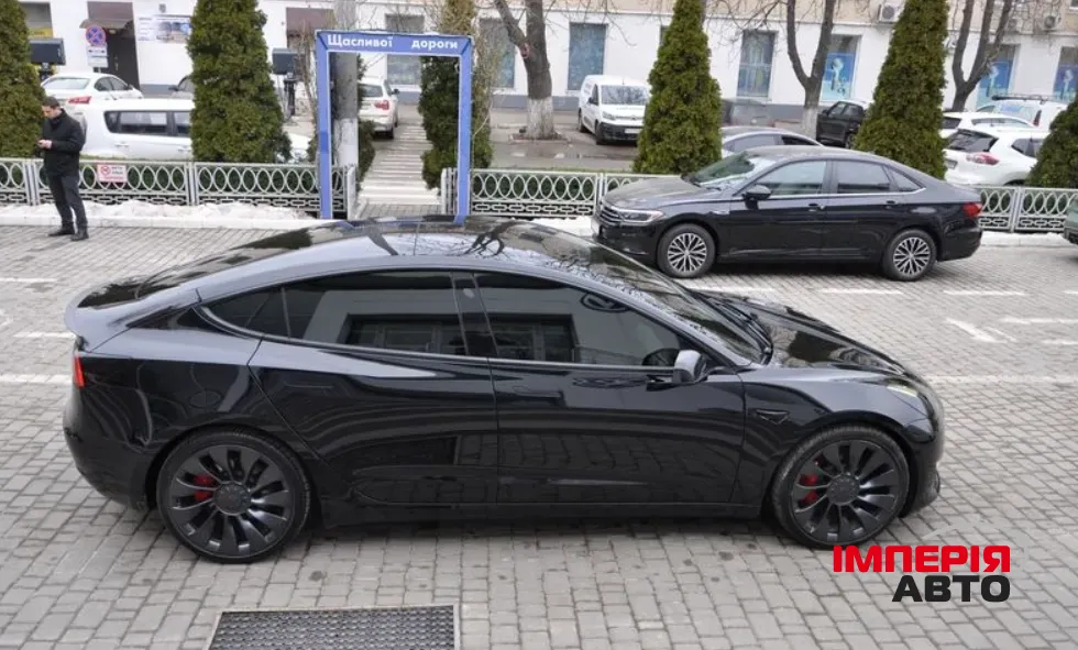 Tesla Model 3 - фото 2