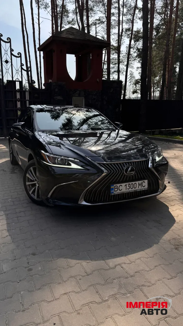 Lexus ES - фото 1