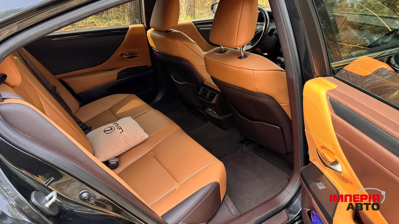 Lexus ES - фото 14