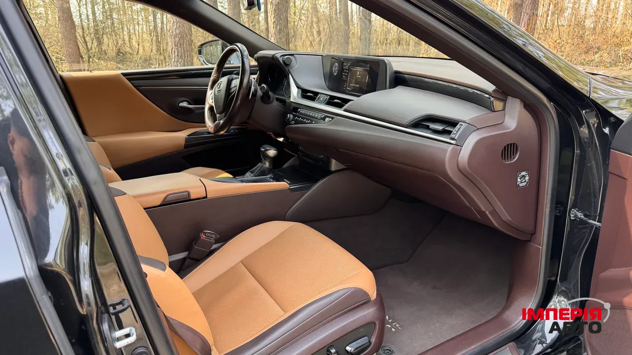 Lexus ES - фото 13
