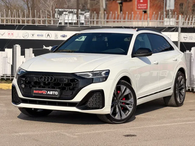 Audi Q8 - фото 1
