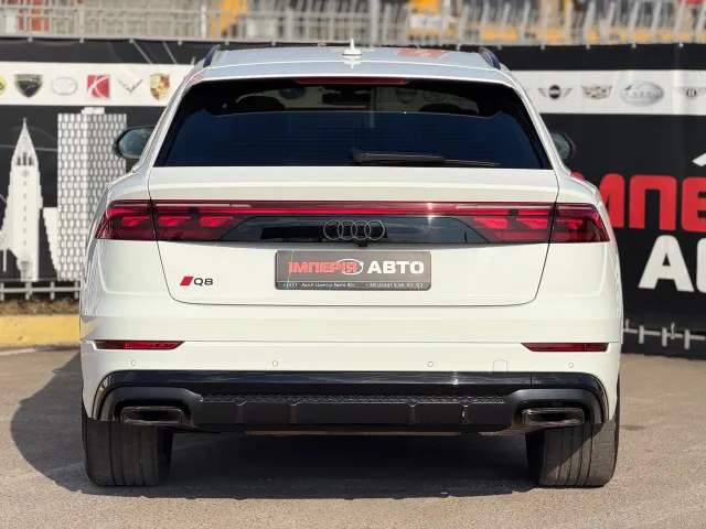 Audi Q8 - фото 5