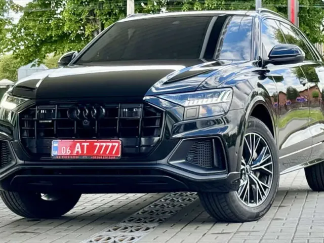 Audi Q8 - фото 1