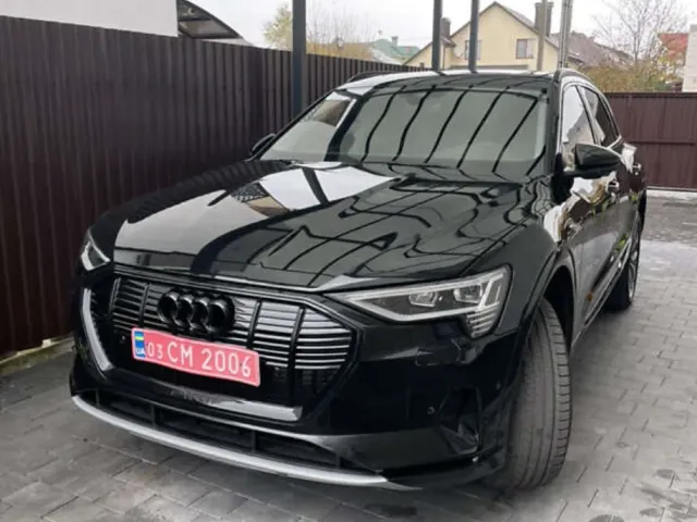 Audi e-tron - фото 1