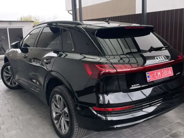 Audi e-tron - фото 5