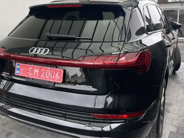 Audi e-tron - фото 3